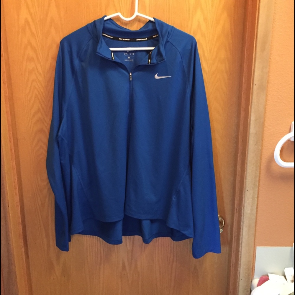 Nike top